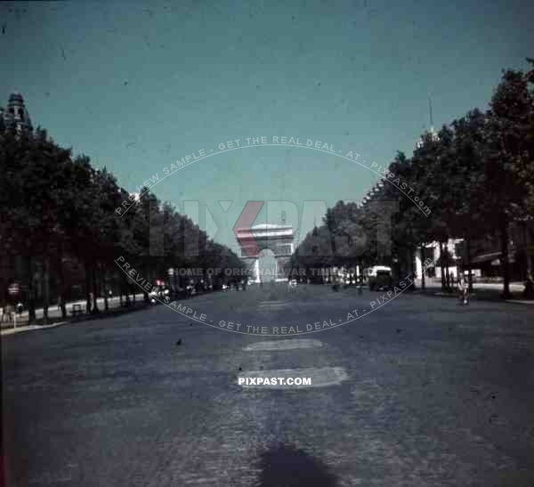 Arc de Triomphe paris france 1940 german occupation soldiers wehrmacht military