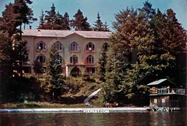 At the WÃ¶rthersee in PÃ¶rtschach, Austria 1939