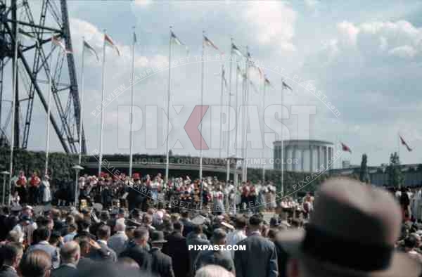 Berlin fairground at the radio tower "Langer Lulatsch", Germany 1940