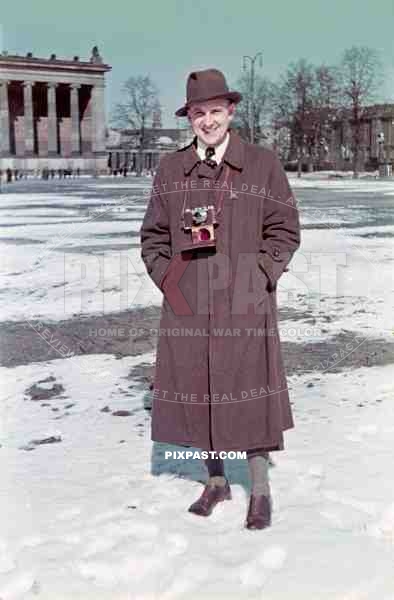 Berliner with Leica camera. Lustgarten and Altes Museum Berlin 1940. Tag Der Wehrmacht.