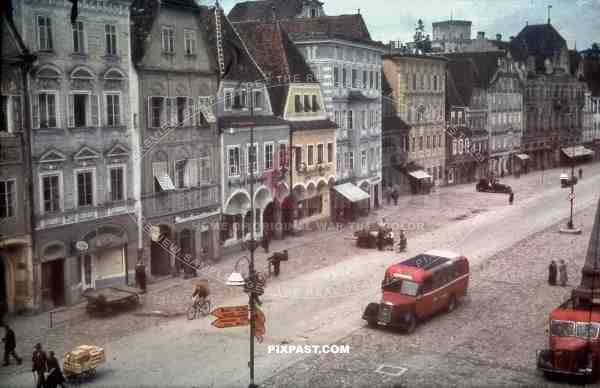 buses at the Stadtplatz in Steyr, Austria 1937