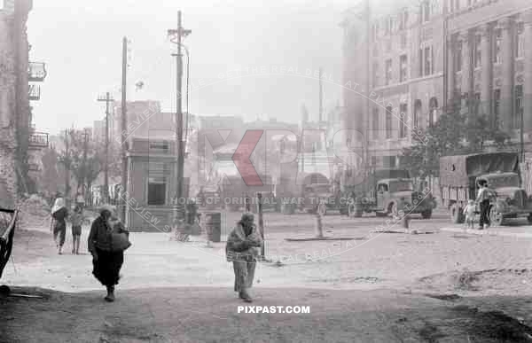 BW Austrian wehrmacht supply column trucks Russian city summer 1941