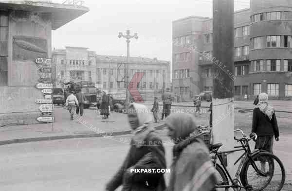 BW Russian town wehrmacht cars trucks sign posts civilians zeppelin