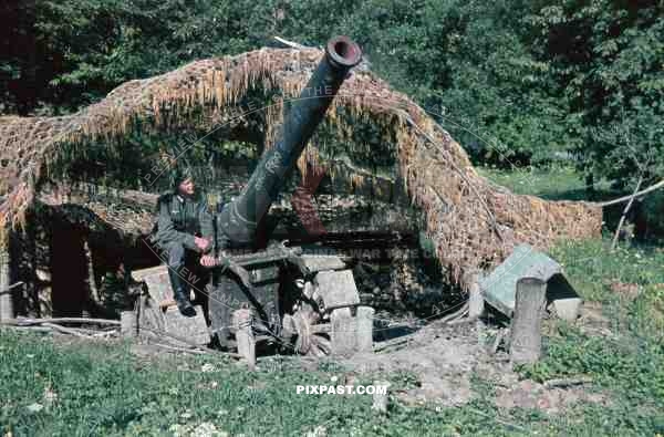 Captured French WW1 155mm de Bange Howitzer with Bonagente shoes. Camouflage Bunker France 1940