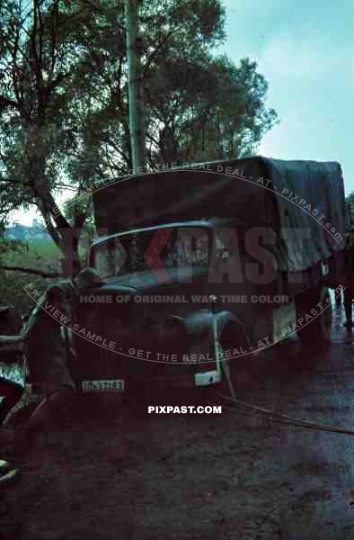 crashed red cross truck russia 1942