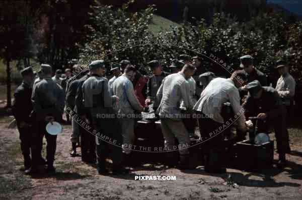 food distribution in Trams/Landeck, Austria 1941, Pontlatz Kaserne