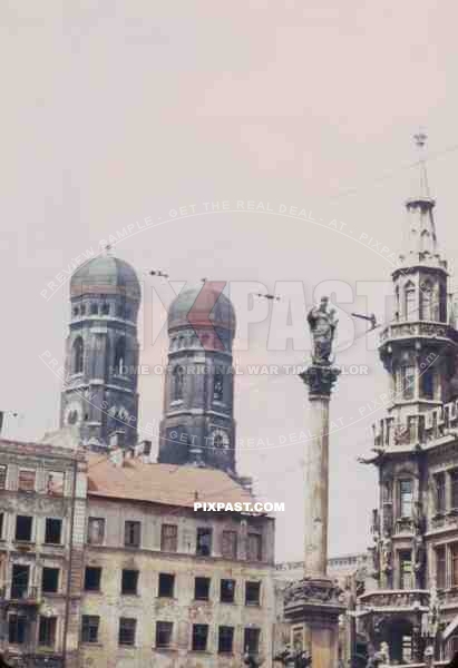 Frauenkirche. Statue Mariensaule. Munich Germany 1947. New Town Hall. Neue Rathaus. Marienplatz. 