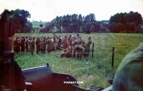 french prisioners officers under guard german soldiers france 1940