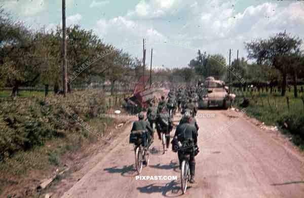 French Somua S-35 Medium Panzer Tank, german bike troops, France, 1940, 4th Panzer Division