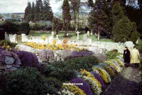 garden and cemetery behind St. MaryÂ´s church in Cleobury, England ~1944