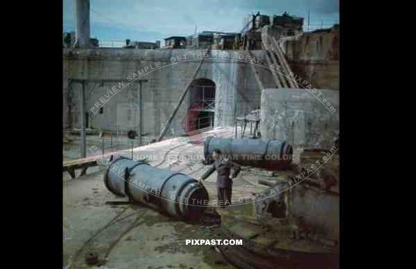 German Luftwaffe flak officer of the Leichte Flak Abteilung 99 (mot) in Fort de l_qt_Ile PelÃ©e, Cherbourg France 1940.