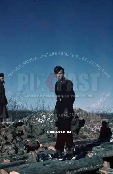 German panzer tank commander officer Russian front winter 1941, Russian POWs building bunker.