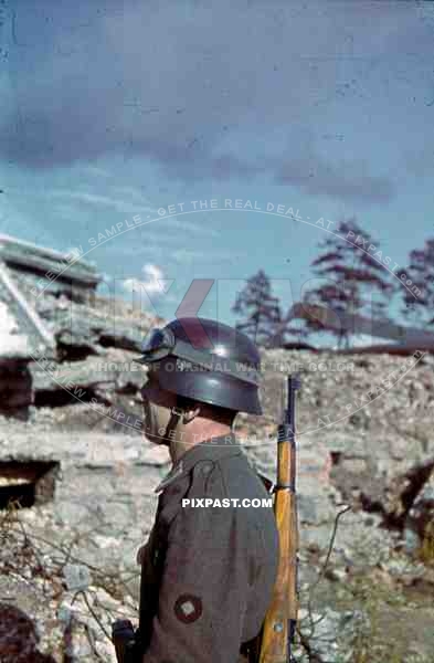 guardsman with rifle, Latvia 1943