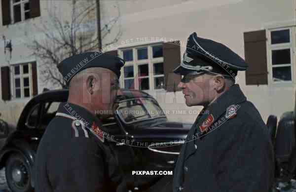 Hauptmann Rolf mit RuÃŸdorfer, Januar 1940.  From Flakgruppe Memmingen Flakgruppe. Winter