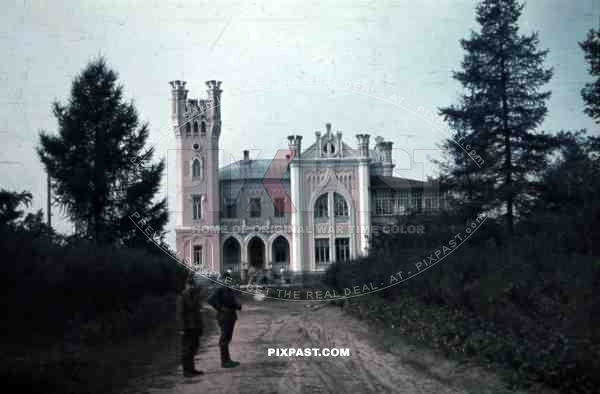 Klintsy. Villa Sapozhkova, Ð’ÑŒÑŽÐ½ÐºÐ¸. Ð’Ð¸Ð»Ð»Ð° Ð¡Ð°Ð¿Ð¾Ð¶ÐºÐ¾Ð²Ð°, Bryansk 1941, 10th Motorised infantry division repair werkstatt