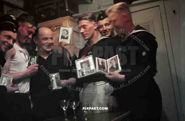 Kriegsmarine seaman showing pictures of their sweethearts, french Atlantic coast 1941