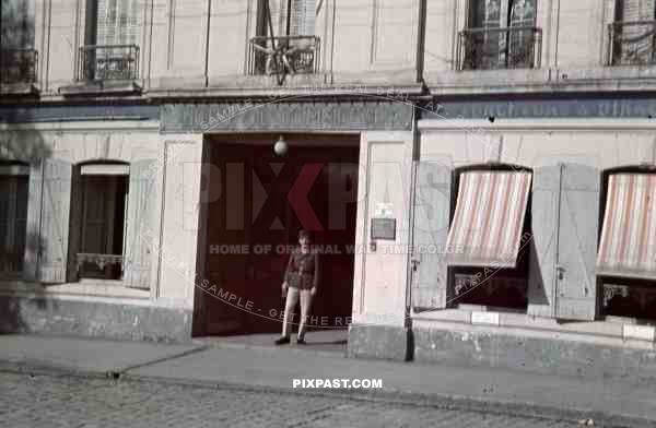 La Rochelle, german soldiers in drill uniform, Hotel Du Commerce, France 1940