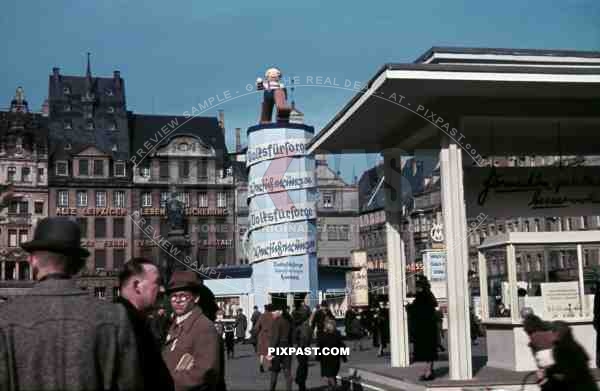 Leipzig Marktplatz Siegesdenkmal monument market flags propaganda poster Germany 1940 color agfacolor