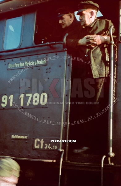 Locomotive train driver of the Deutsche Reichsbahn No. 911780 from Rbd Hannover Gt 34.15 Dresden Hauptbahnhof 1942