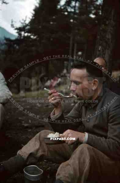 lunch break in Trams/Landeck, Austria 1941, Pontlatz Kaserne