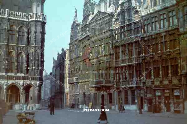 Marienplatz Munich Germany 1942. Neue Rathaus left and Diener Strasse. Photo Cine Shop