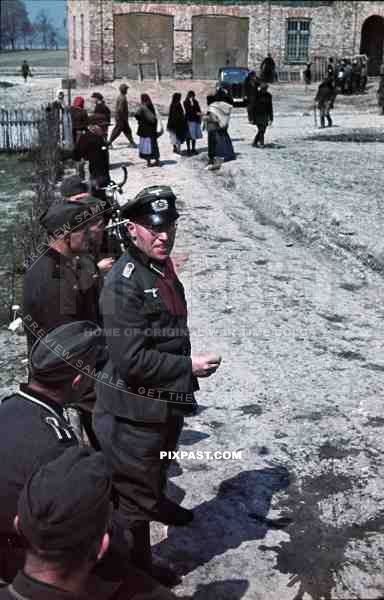 Medical red cross wehrmacht officer leipzig poland summer 1940 staff car village 