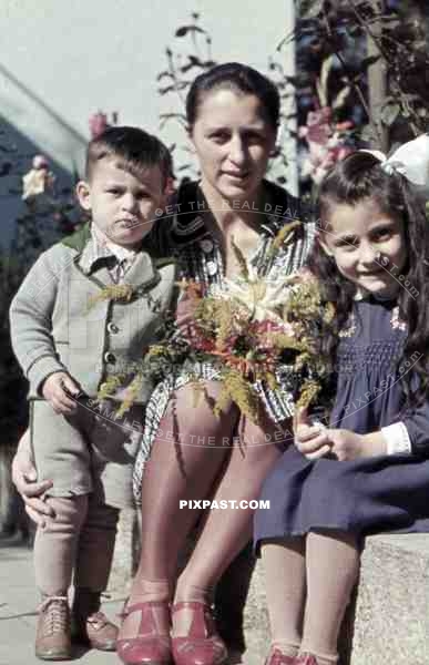 mother with her two children, Germany 1940