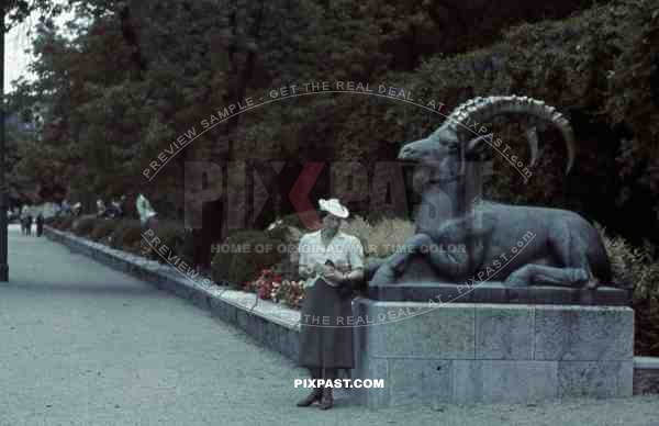 Munich, Zoo, 1939, Ibex statue, zoo entrance,