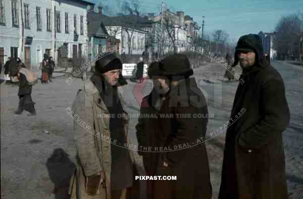 Ochtyrka, Ukraine, Winter 1941, Street ÑƒÐ». ÐžÐºÑ‚ÑÐ±Ñ€ÑŒÑÐºÐ°Ñ, Behind government building Ð Ð°Ð¹Ð¾Ð½Ð½Ñ‹Ð¹ Ð´Ð¾Ð¼ ÐºÑƒÐ»ÑŒÑ‚ÑƒÑ€Ñ‹