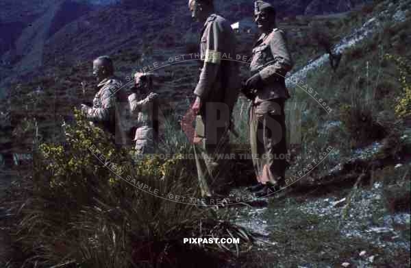 Officer Bindewald Luftwaffe, fliegergruppe 2 in sicily, flare gun trainning tropical