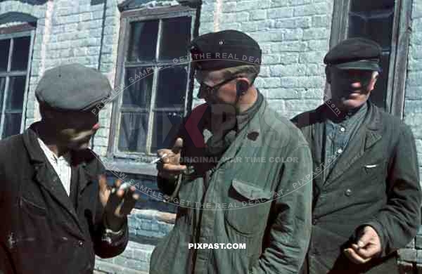 Panzer mechanic smoking cigarette in overalls talk to local Russians, Cherson, 1942, 22nd Panzer Division