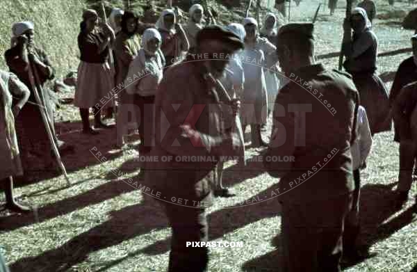 Panzer soldier from the 22nd Panzer Division talk to Ukrainian farmers, Crimea, Ukraine 1941, 