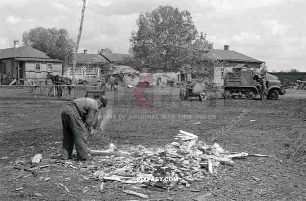 Russian front 1942, Austrian unit, Captured french  Unic P107 BU Halftrack, Pak 40 cannon, Light Halftrack Sd. Kfz. 10, 