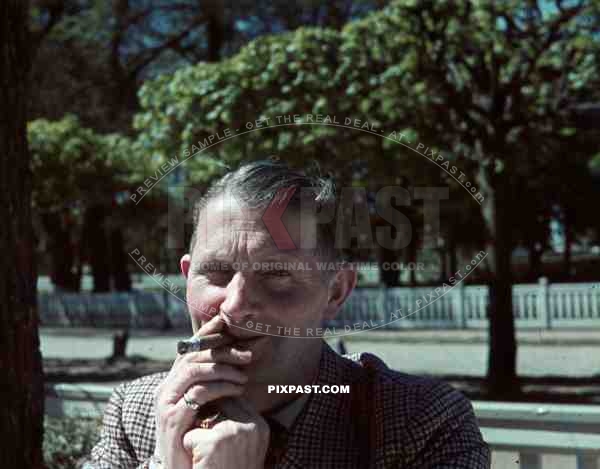 Thuringen Germany Smoking Cigar Park 1940 summer holiday