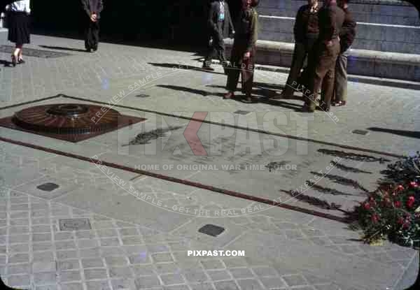 Tomb of the unknown soldier in Paris, France 1945