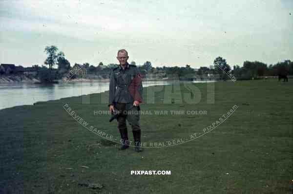 wehrmacht solider uniform pistol holster france field river 1940