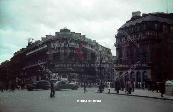 wehrmacht staff cars centre of paris france 1940