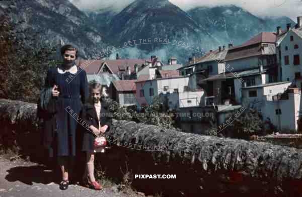 Woman with little daughter in Landeck, Austria 1941