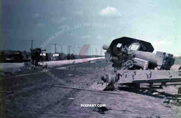 WW2 Color Captured Heavy Russian artillery guns red cross cars wehrmacht Ukraine street summer 1941