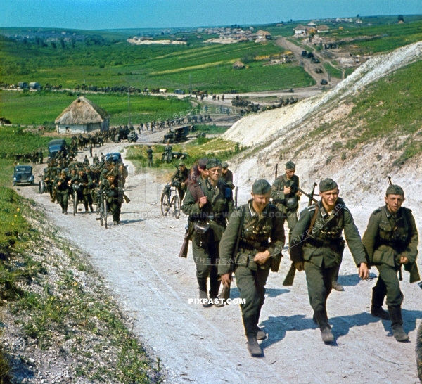 Young German soldiers marching into Russia 1941.  57th Infanterie Division.  Grenadier Regiment 199 List