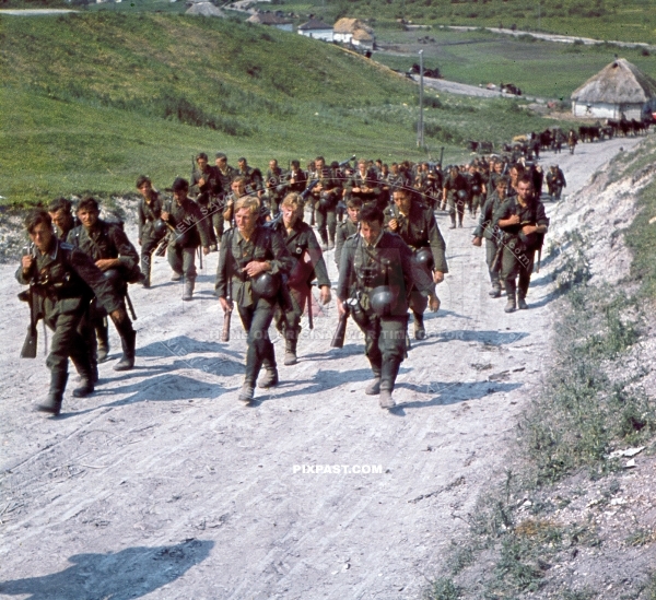 Young German soldiers marching into Russia 1941.  57th Infanterie Division.  Grenadier Regiment 199 List